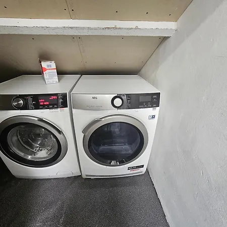 Moderne Gedeelde Woning Met Hottube, Dicht Bij Het Centrum Guest house
