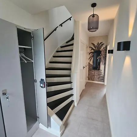Guest house Moderne Gedeelde Woning Met Hottube, Dicht Bij Het Centrum *