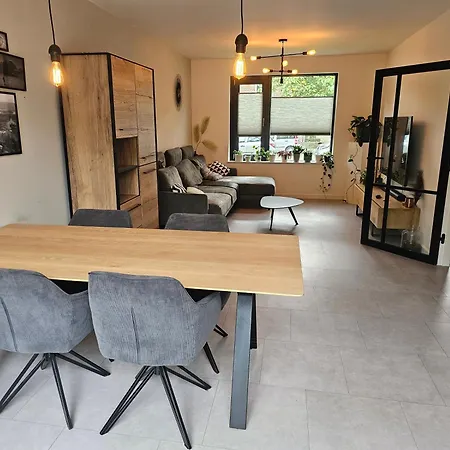 Moderne Gedeelde Woning Met Hottube, Dicht Bij Het Centrum Guest house