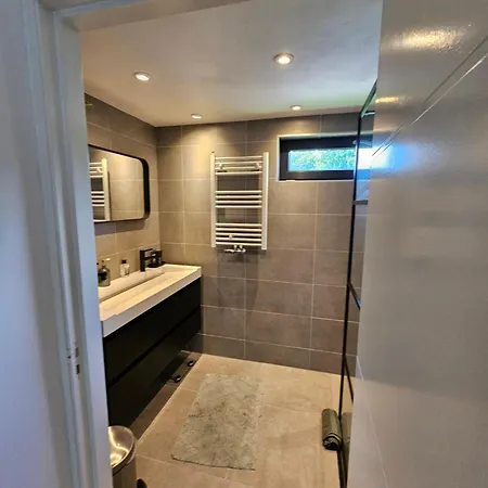 Moderne Gedeelde Woning Met Hottube, Dicht Bij Het Centrum Guest house Eindhoven