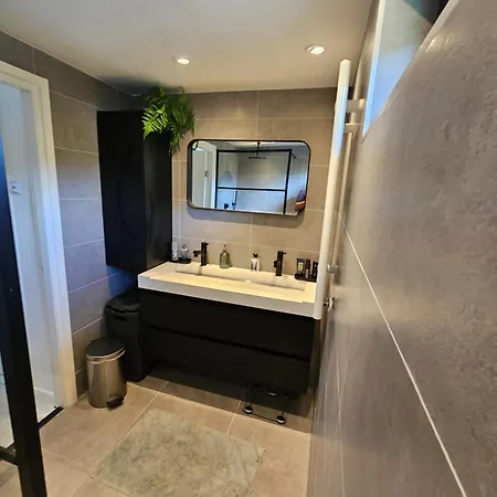 Moderne Gedeelde Woning Met Hottube, Dicht Bij Het Centrum Guest house *