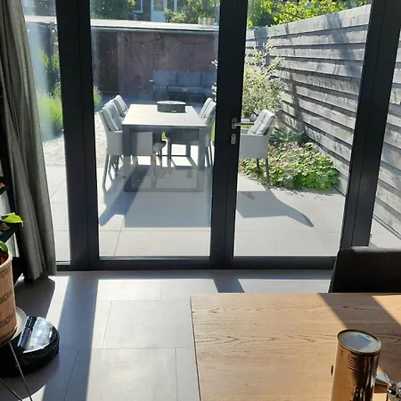 Moderne Gedeelde Woning Met Hottube, Dicht Bij Het Centrum