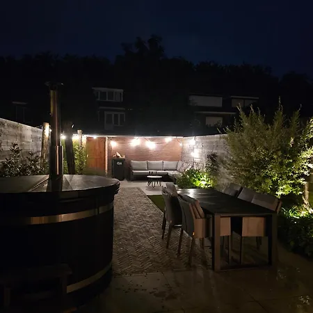 Konukevi Moderne Gedeelde Woning Met Hottube, Dicht Bij Het Centrum