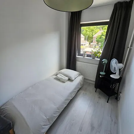 Guest house Moderne Gedeelde Woning Met Hottube, Dicht Bij Het Centrum