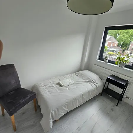 Moderne Gedeelde Woning Met Hottube, Dicht Bij Het Centrum